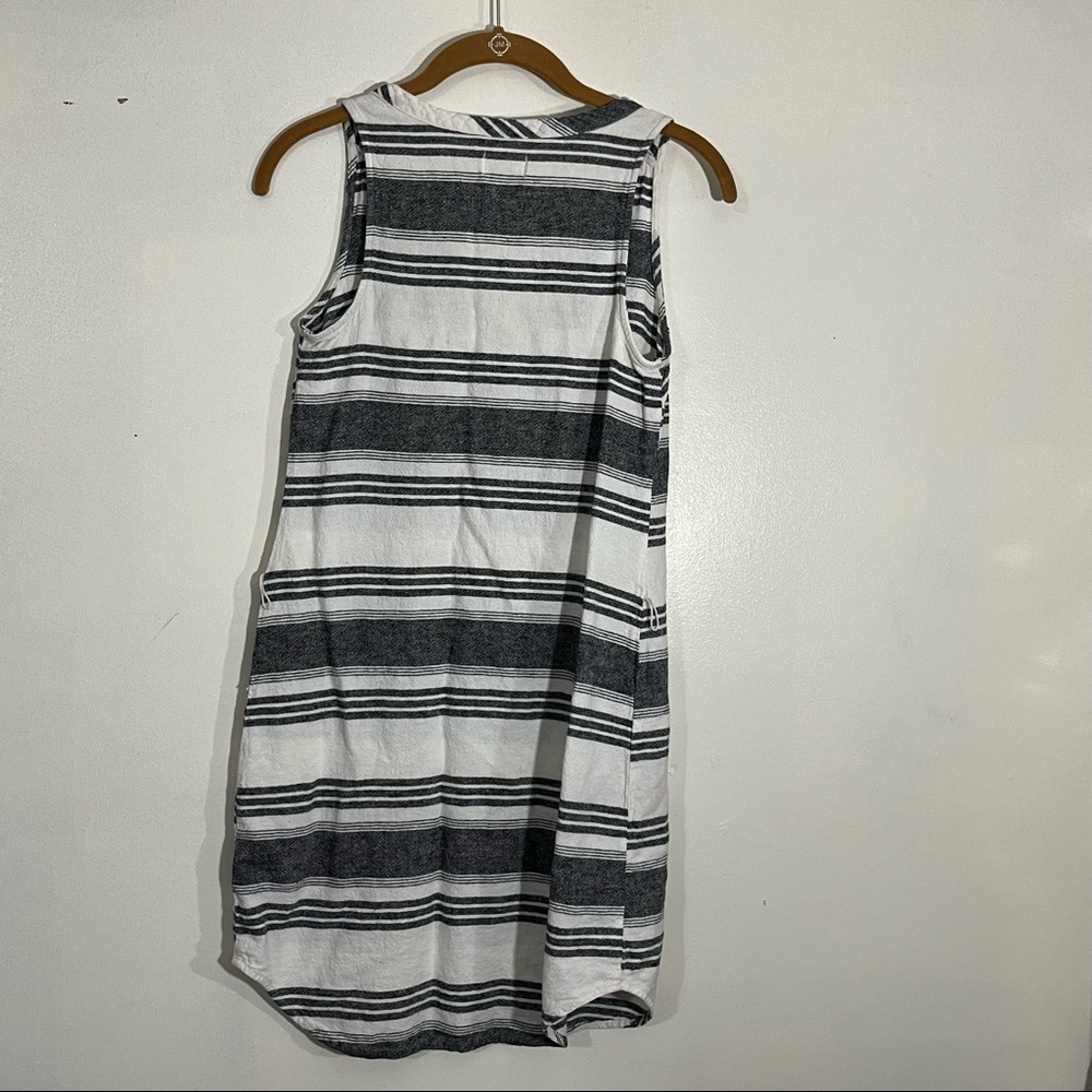 Old Navy Black White Striped Linen Blend Shift Dress Sleeveless V-Neck XS - Picture 3 of 7